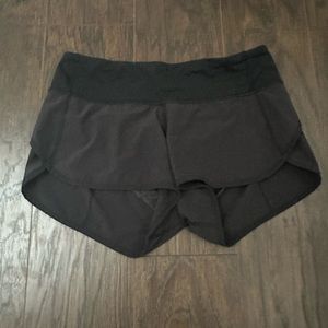 Lululemon shorts size 4